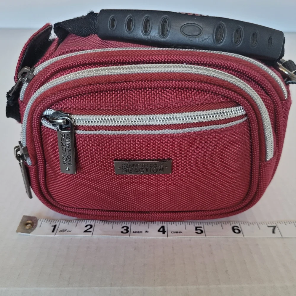 KENNETH COLE REACTION VTG Cross body Camera Case Bag Red Y2k